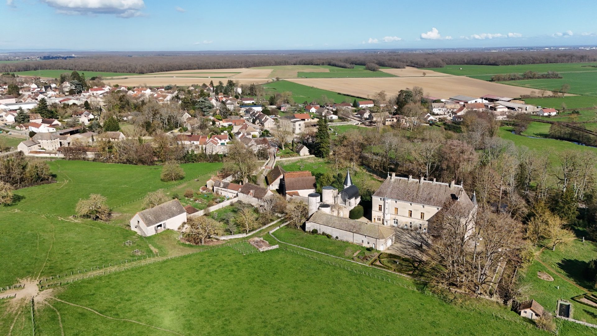 Château bourguignon vue drone
